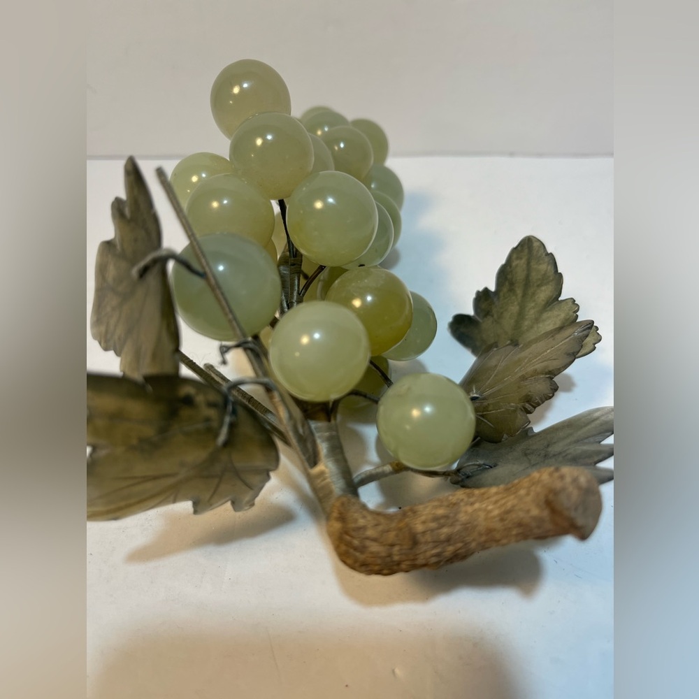 MCM Carved Polished Stone Green Grape Cluster w/ Jade Leaves - Picture 4 of 6